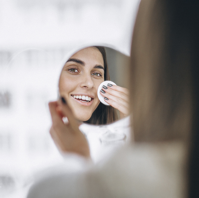 Rutina facial completa: cómo cuidar tu piel según el momento del día 